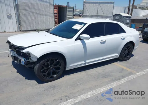 2017 Chrysler 300 300S z USA, uszkodzony, nr VIN 2C3CCABG4HH664771